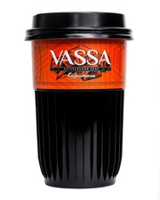 Кофе молотый VASSA в стакане с натуральным сиропом Карамель.
